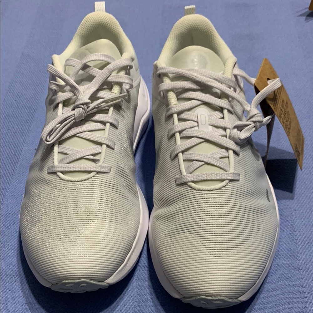 Nike size 8.5 Wide DOWNSHIFTER 12 EXTRA
WIDE 'WHITE PURE PLATINUM' DM0919-100 - Picture 2 of 5